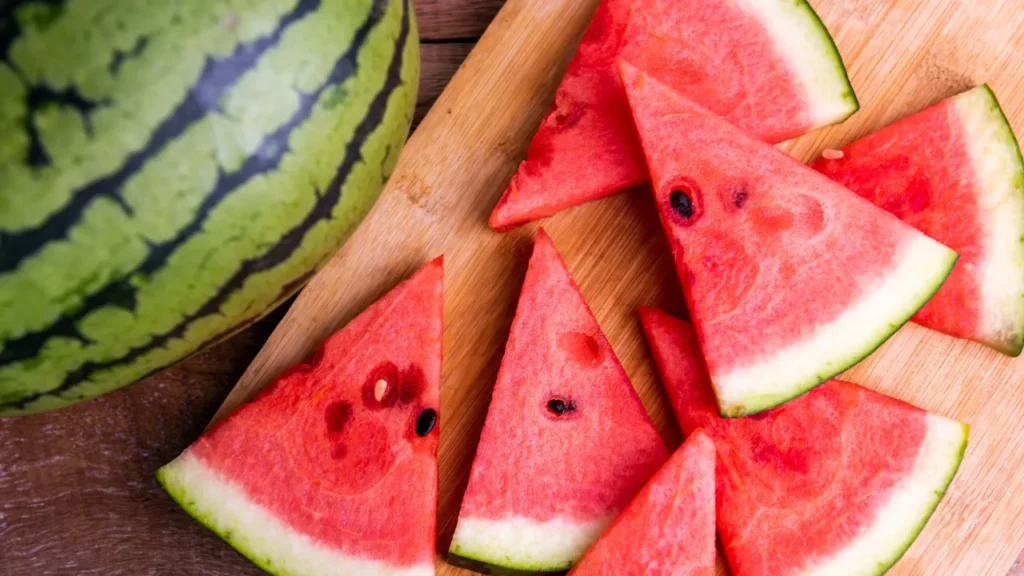Non mangiare anguria la sera: ecco cosa succede Non mangiare anguria la sera: ecco cosa succede