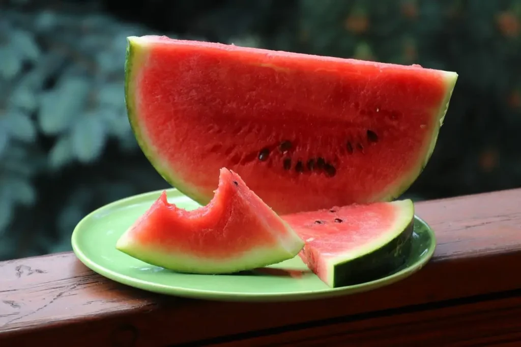 Non mangiare anguria la sera: ecco cosa succede Non mangiare anguria la sera: ecco cosa succede