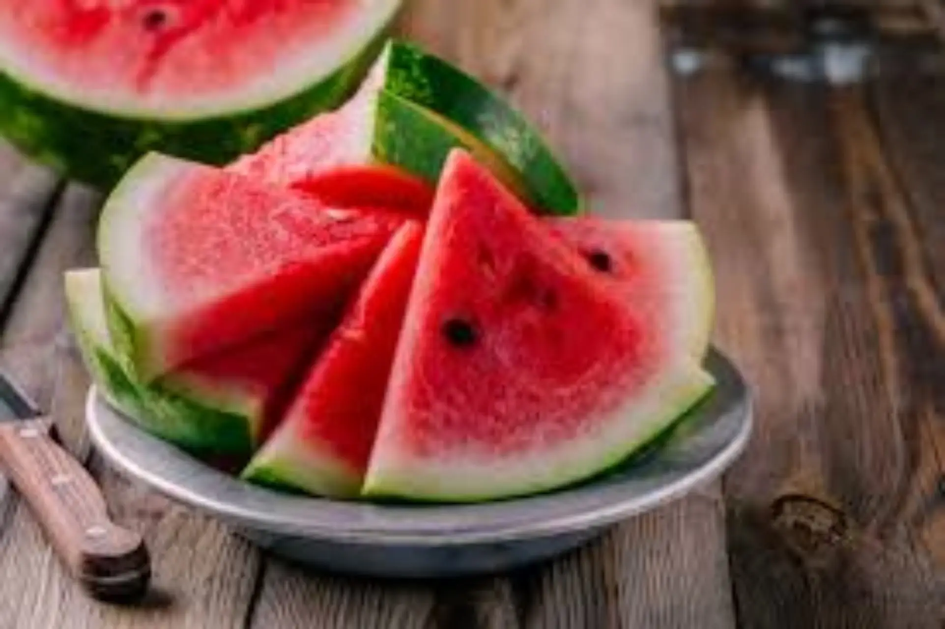 Non mangiare anguria la sera: ecco cosa succede Non mangiare anguria la sera: ecco cosa succede
