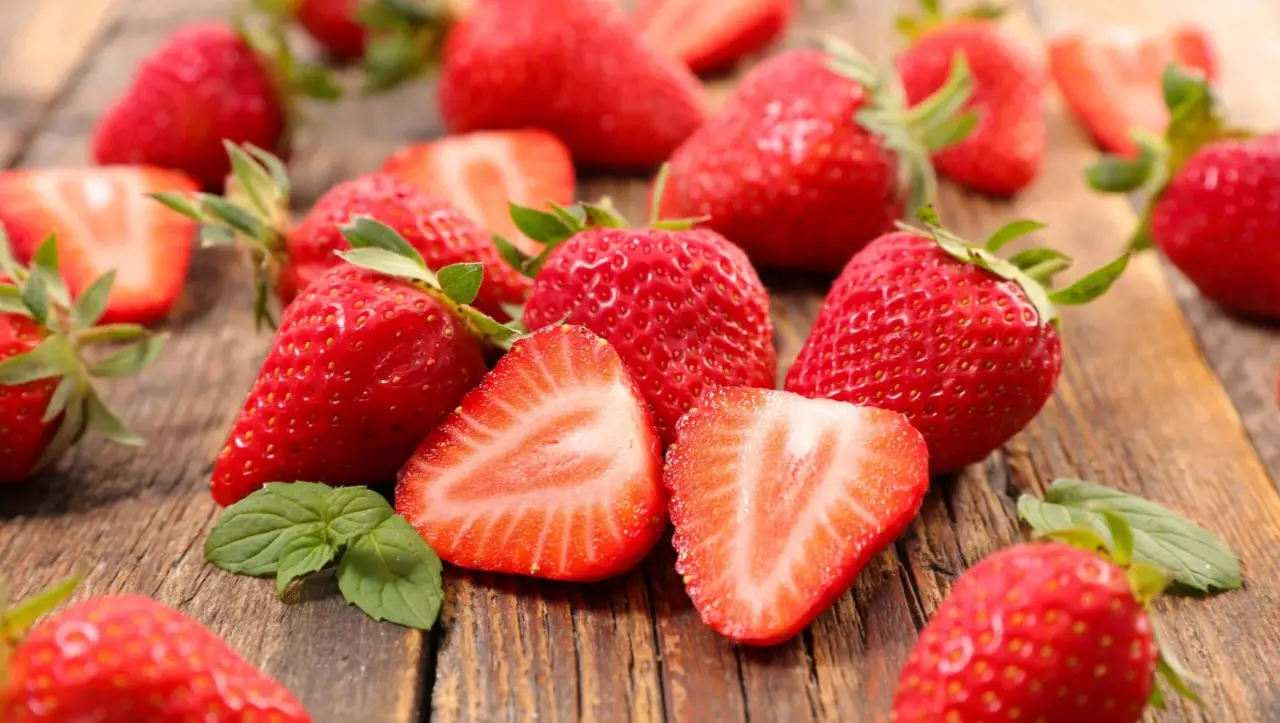 Dieta detox con le fragole: i benefici della frutta di stagione per depurare l’organismo Immagine selezionata