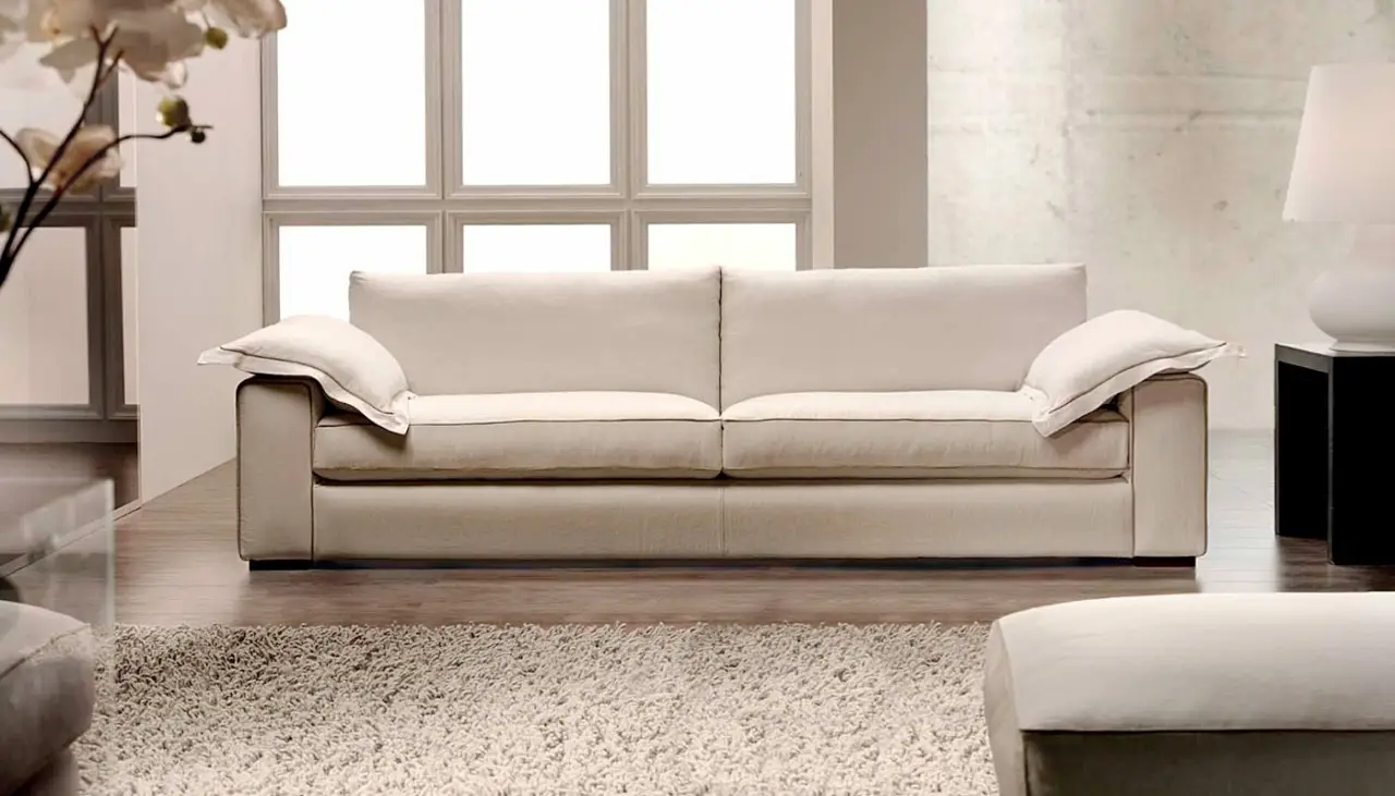 I metodi migliori per pulire il divano in tessuto senza danneggiarlo I metodi migliori per pulire il divano in tessuto senza danneggiarlo