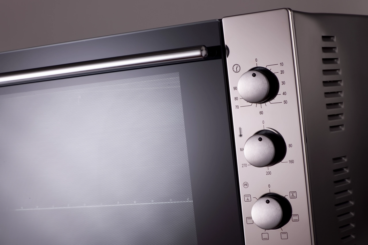 Perché è pericoloso usare la carta stagnola nel forno a microonde Immagine selezionata