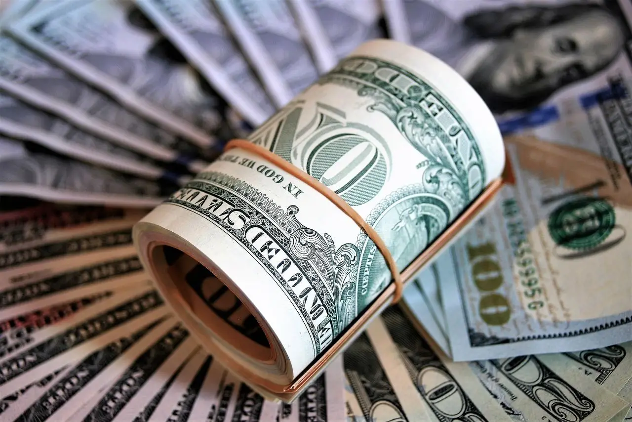 Dollaro in forte rialzo oggi: ecco il tasso di cambio aggiornato per non perdere valore Immagine selezionata