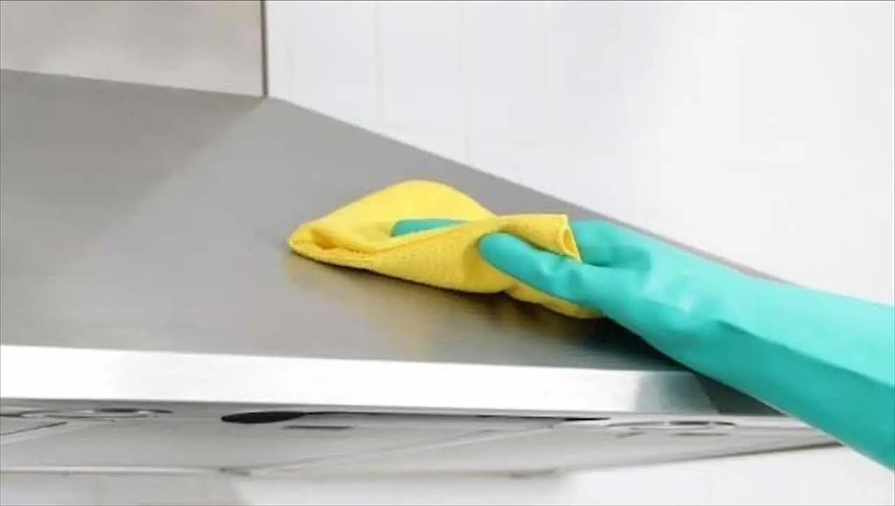 Ecco il metodo definitivo per pulire i filtri della cappa in soli cinque minuti Immagine selezionata