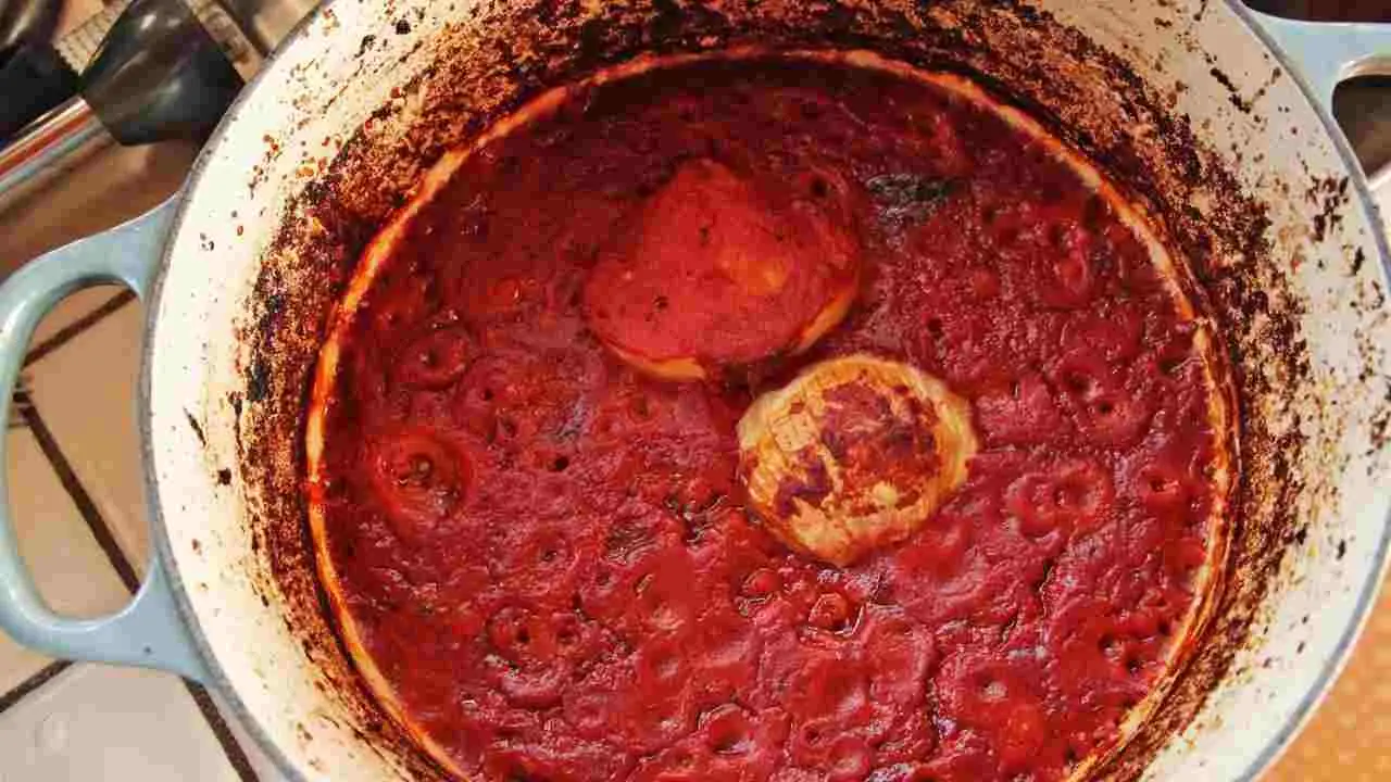 Pomodoro cotto alleato dell’assorbimento del licopene: ecco come sfruttarlo al meglio Pomodoro cotto alleato dell’assorbimento del licopene: ecco come sfruttarlo al meglio